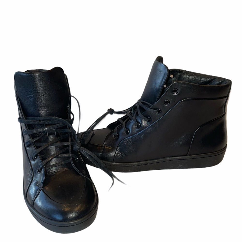 EUC Kenneth Cole leather sneaker boots